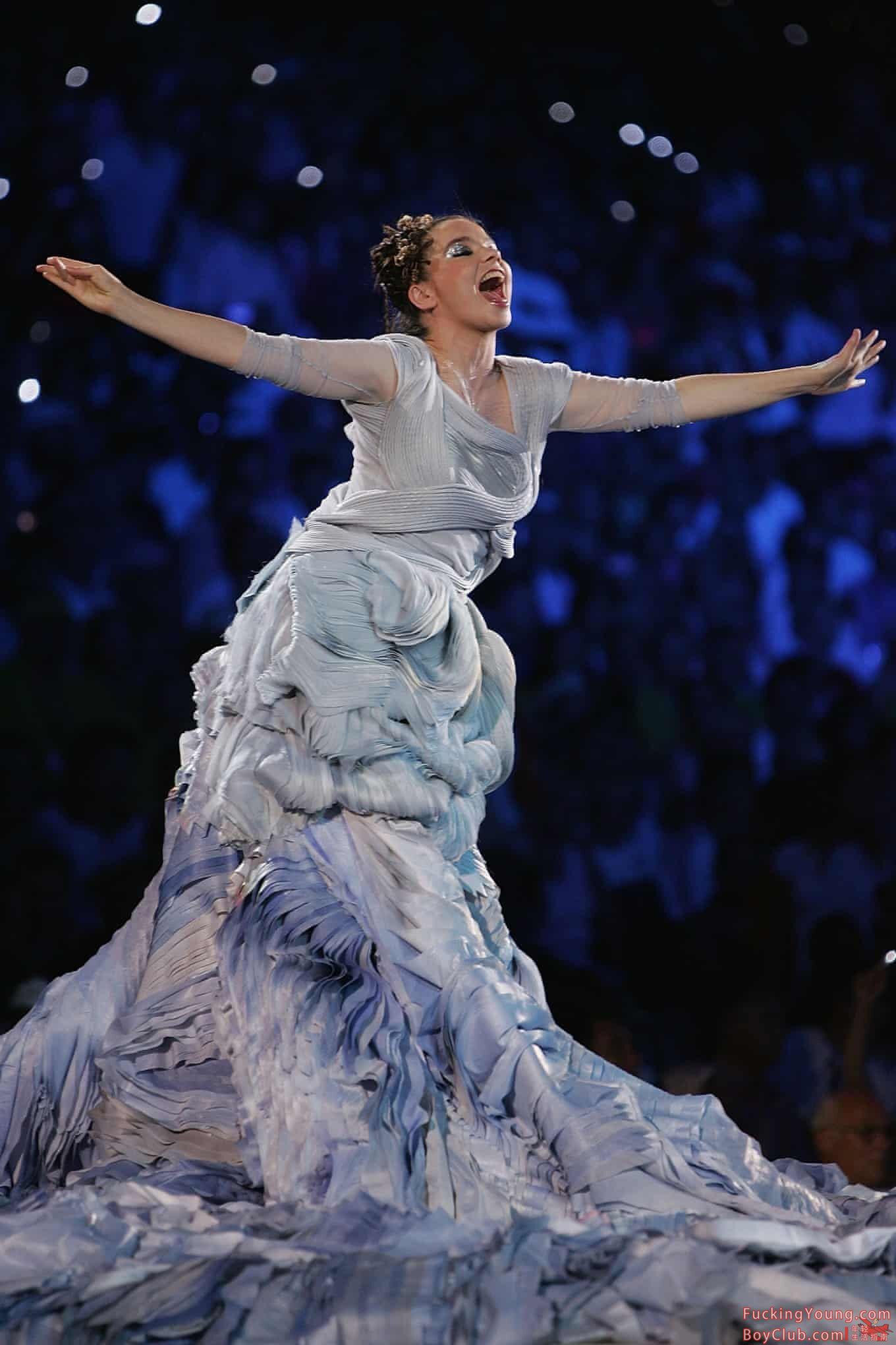 2004年雅典奥运会开幕式 X 碧玉10000英尺长裙