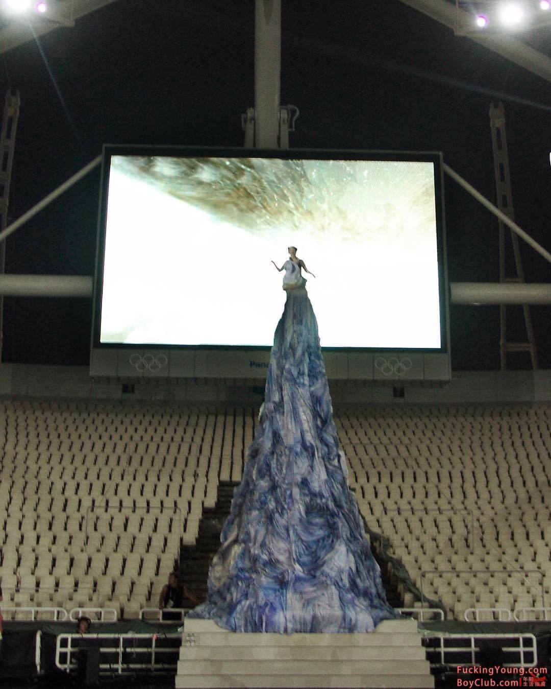 2004年雅典奥运会开幕式 X 碧玉10000英尺长裙