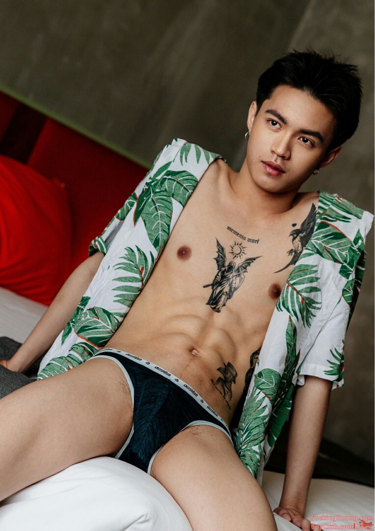 FuckingYoungBoy刊·Rocket 酷爱纹身の火箭少年PUTH 性感写真 79P!| 赞助VIP见完整!