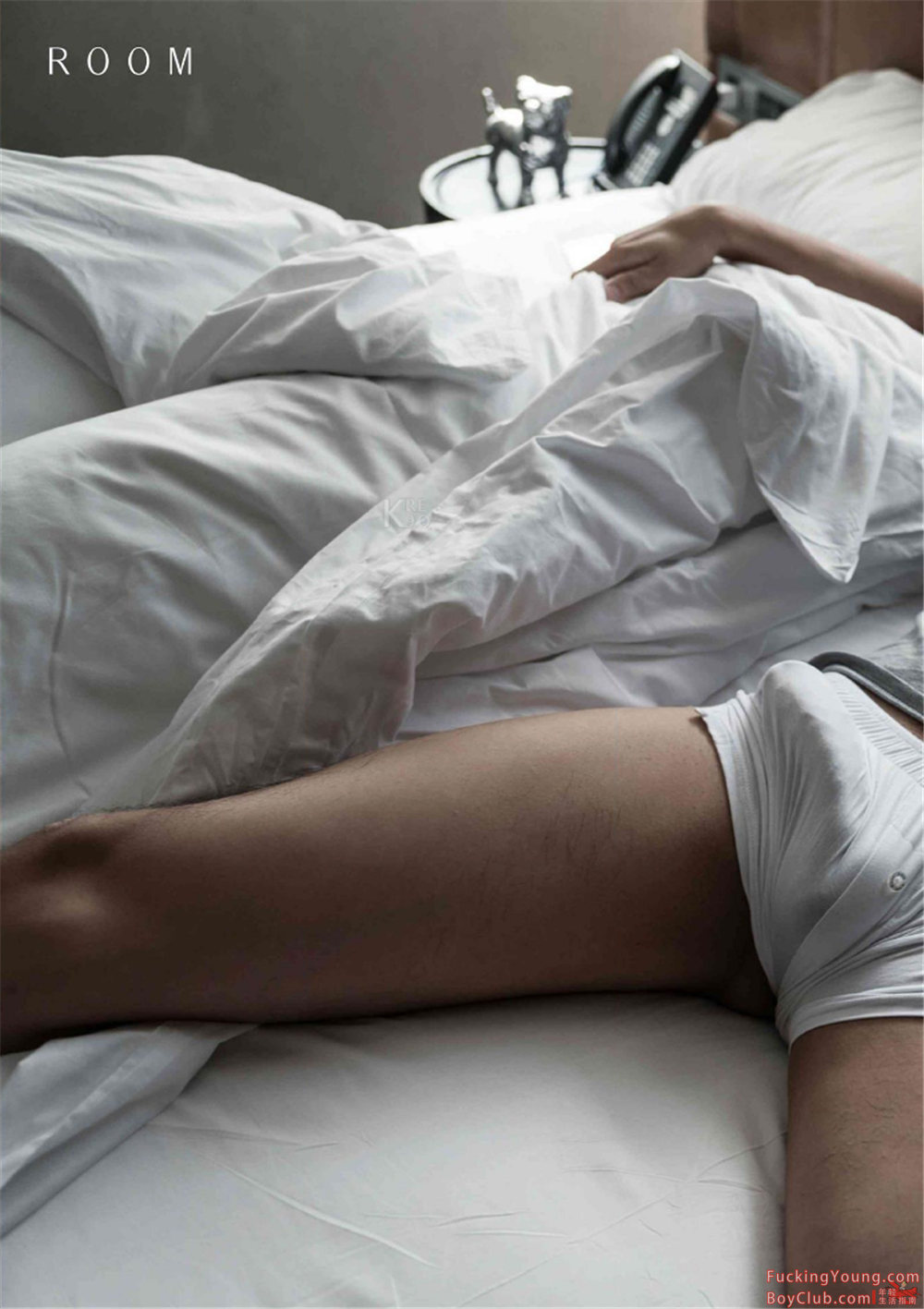 你的超诱胡茬男友已上线！表情丰富，气场强大，身材完美！