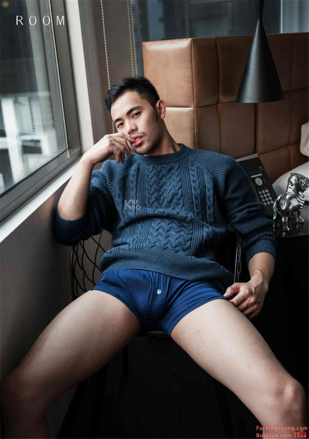 你的超诱胡茬男友已上线！表情丰富，气场强大，身材完美！