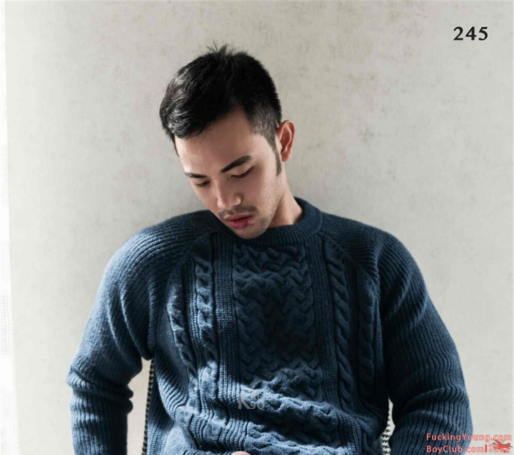 你的超诱胡茬男友已上线！表情丰富，气场强大，身材完美！