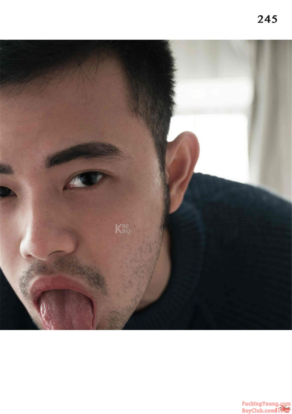 你的超诱胡茬男友已上线！表情丰富，气场强大，身材完美！