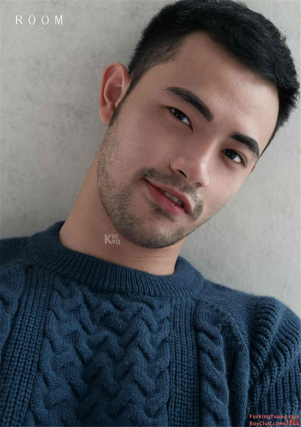 你的超诱胡茬男友已上线！表情丰富，气场强大，身材完美！