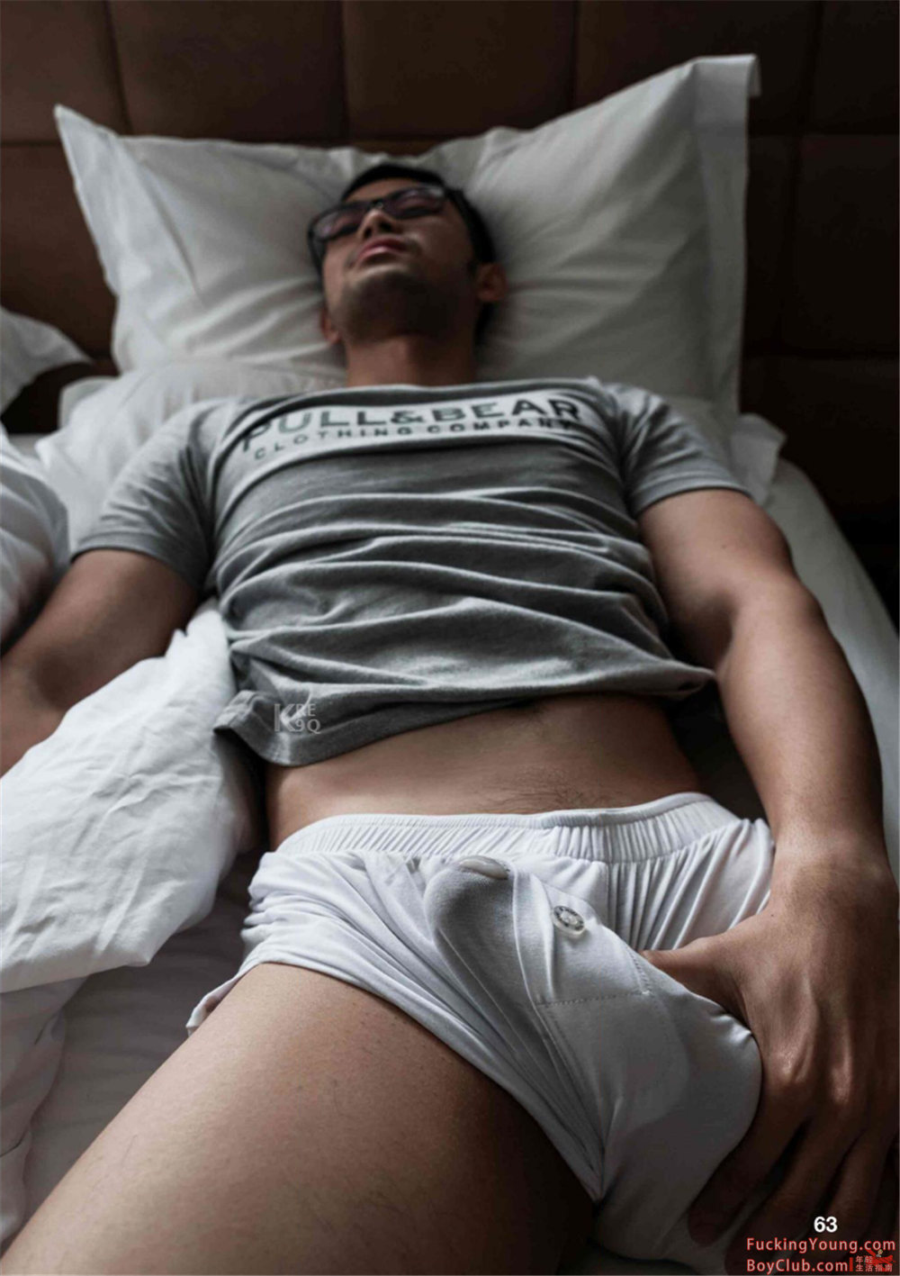 你的超诱胡茬男友已上线！表情丰富，气场强大，身材完美！