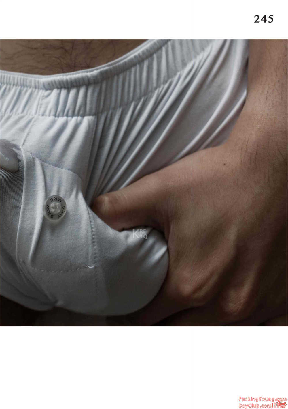 你的超诱胡茬男友已上线！表情丰富，气场强大，身材完美！