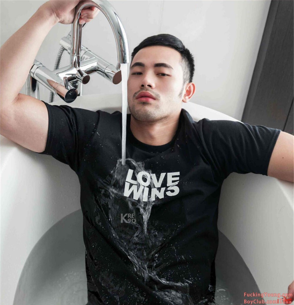 你的超诱胡茬男友已上线！表情丰富，气场强大，身材完美！