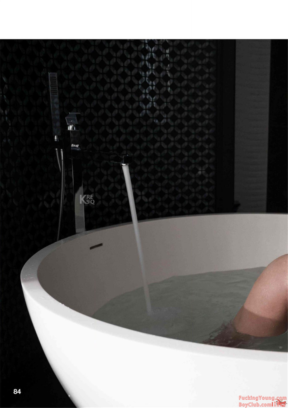 你的超诱胡茬男友已上线！表情丰富，气场强大，身材完美！