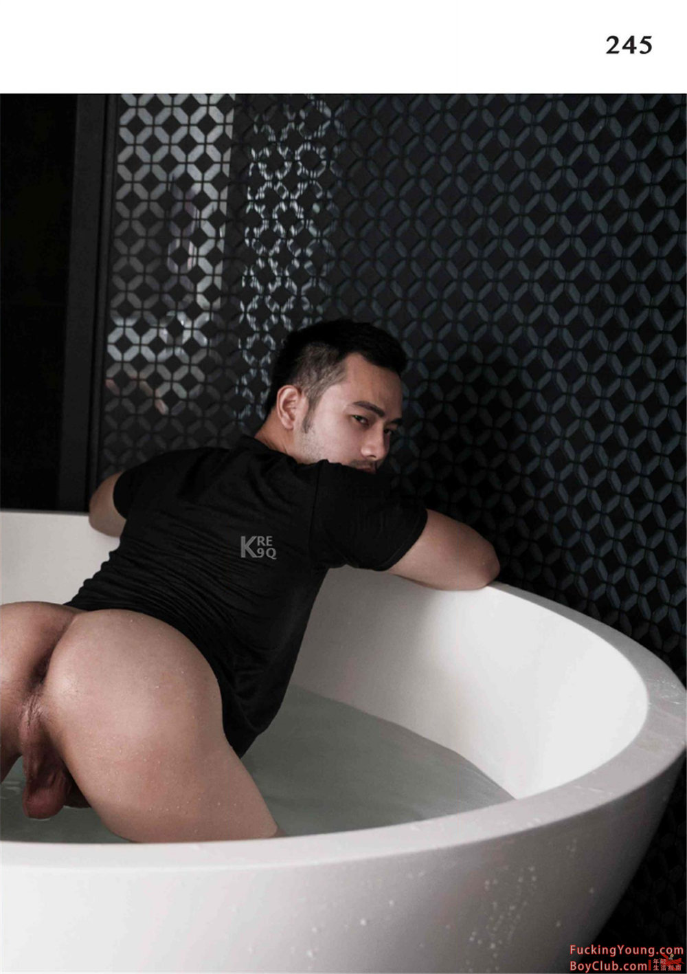 你的超诱胡茬男友已上线！表情丰富，气场强大，身材完美！