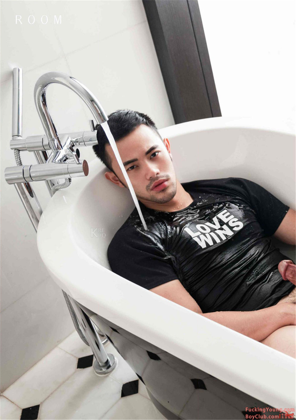 你的超诱胡茬男友已上线！表情丰富，气场强大，身材完美！