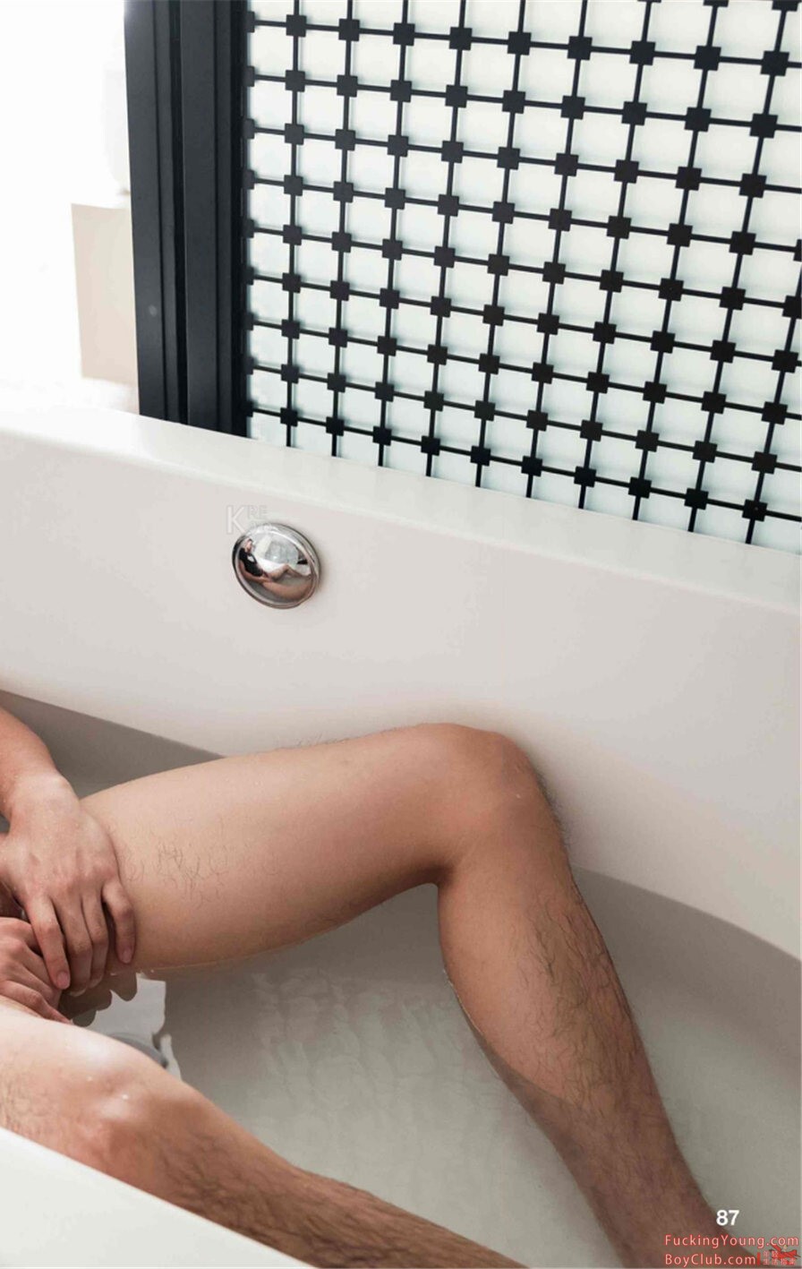 你的超诱胡茬男友已上线！表情丰富，气场强大，身材完美！