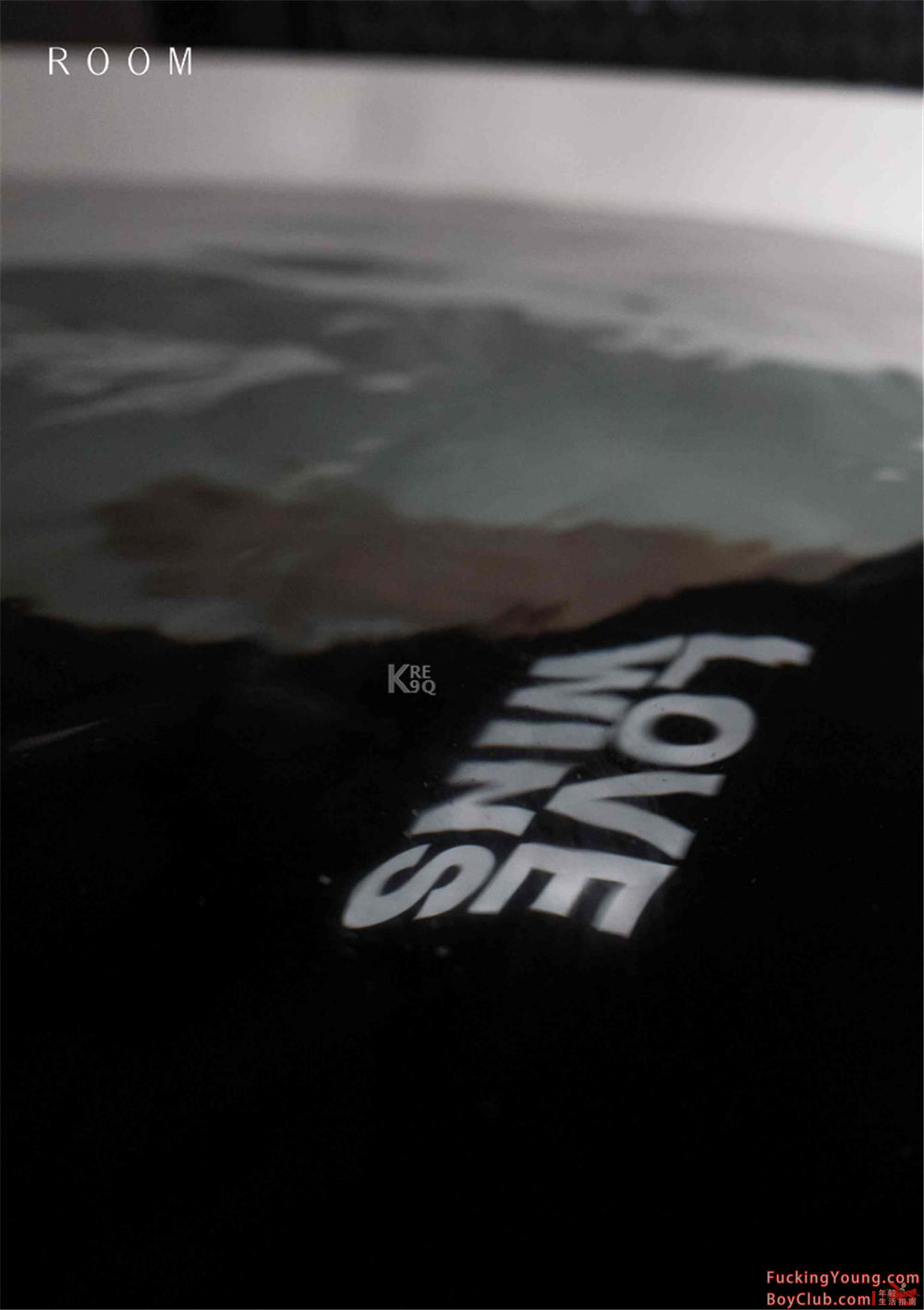 你的超诱胡茬男友已上线！表情丰富，气场强大，身材完美！