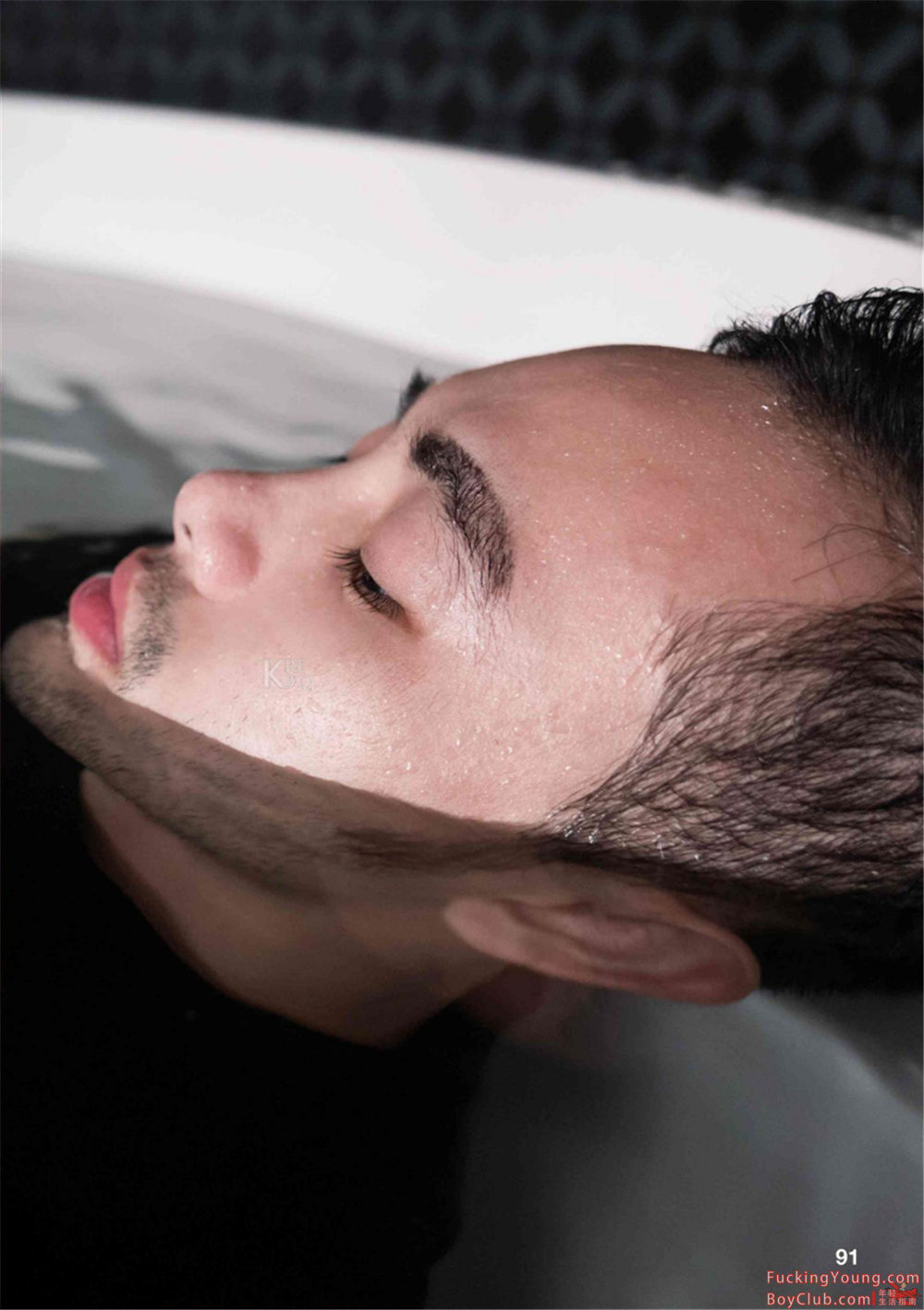 你的超诱胡茬男友已上线！表情丰富，气场强大，身材完美！