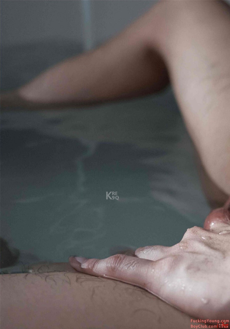 你的超诱胡茬男友已上线！表情丰富，气场强大，身材完美！