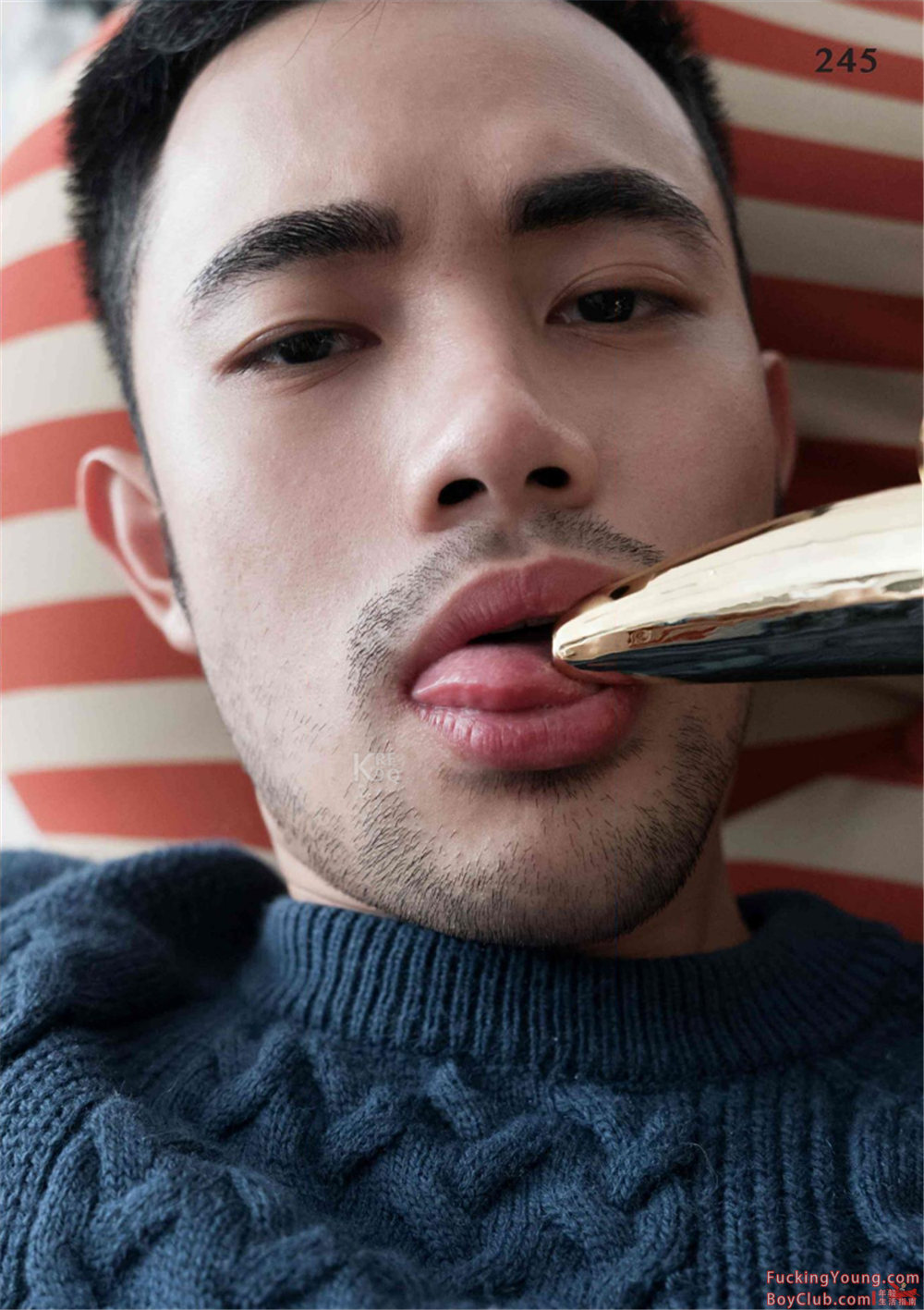 你的超诱胡茬男友已上线！表情丰富，气场强大，身材完美！