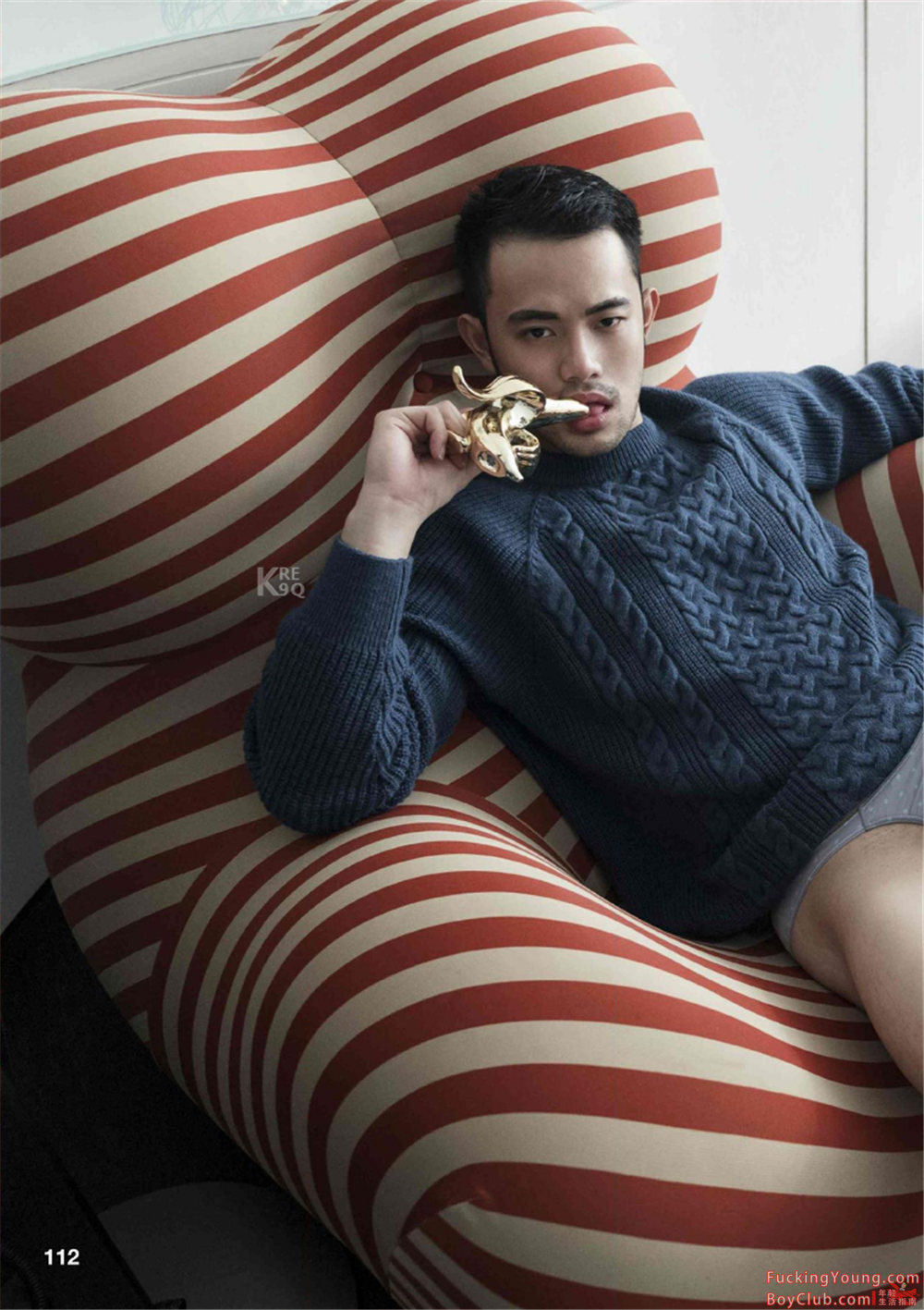 你的超诱胡茬男友已上线！表情丰富，气场强大，身材完美！