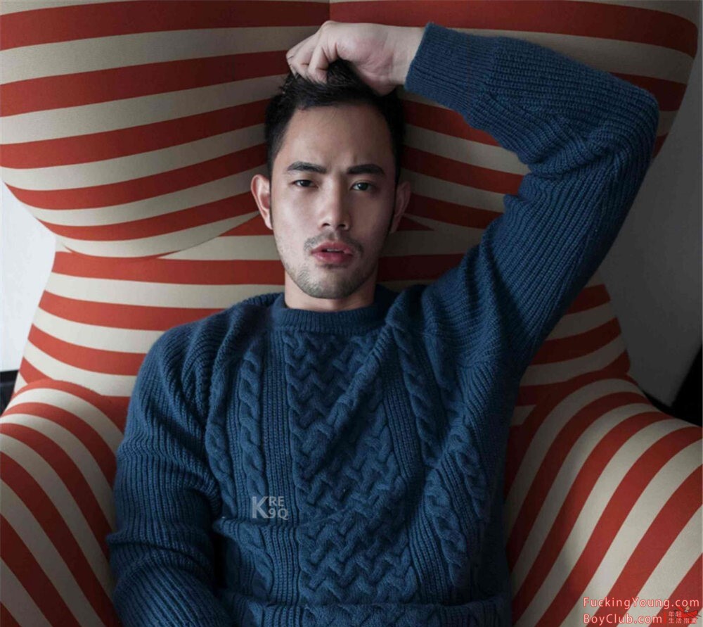 你的超诱胡茬男友已上线!表情丰富,气场强大,身材完美!