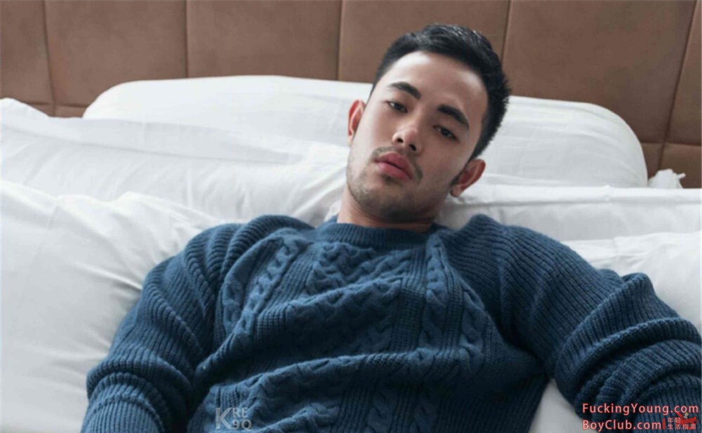 你的超诱胡茬男友已上线！表情丰富，气场强大，身材完美！