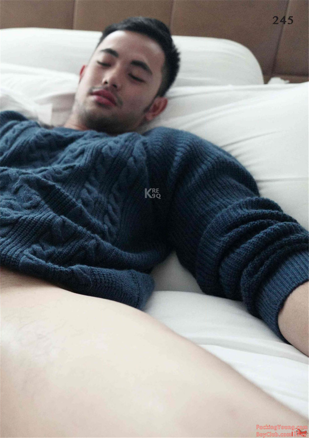 你的超诱胡茬男友已上线！表情丰富，气场强大，身材完美！