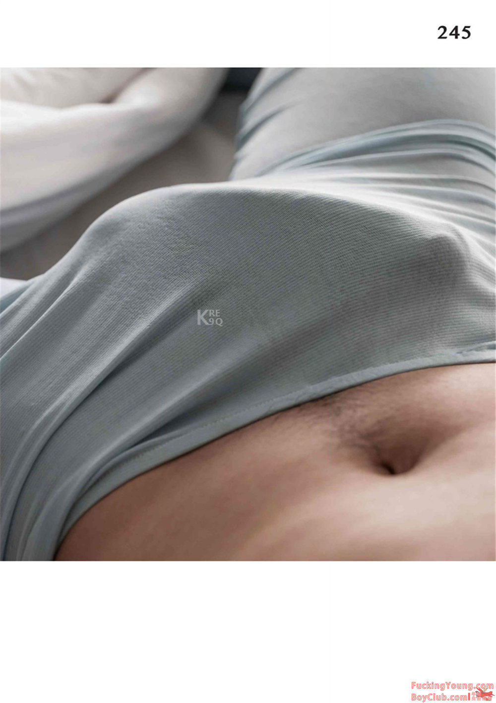 你的超诱胡茬男友已上线！表情丰富，气场强大，身材完美！