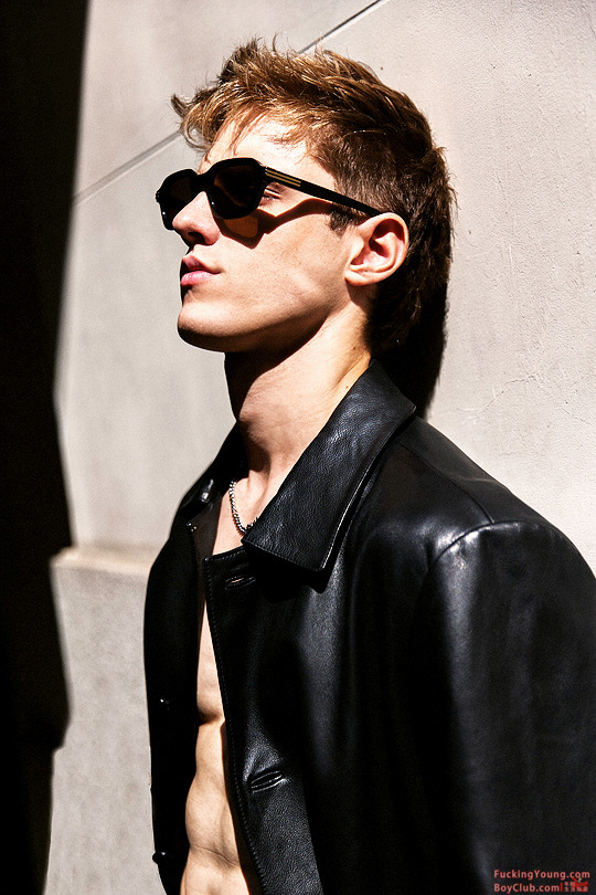 Hot as hell ! 超帅超性感演员Nuno Gallego 性感集册写真来啦!