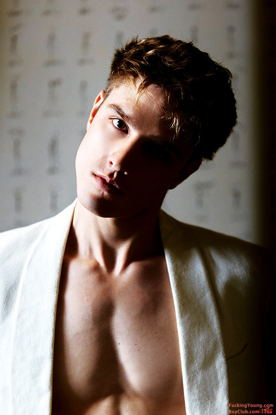 Hot as hell ! 超帅超性感演员Nuno Gallego 性感集册写真来啦!