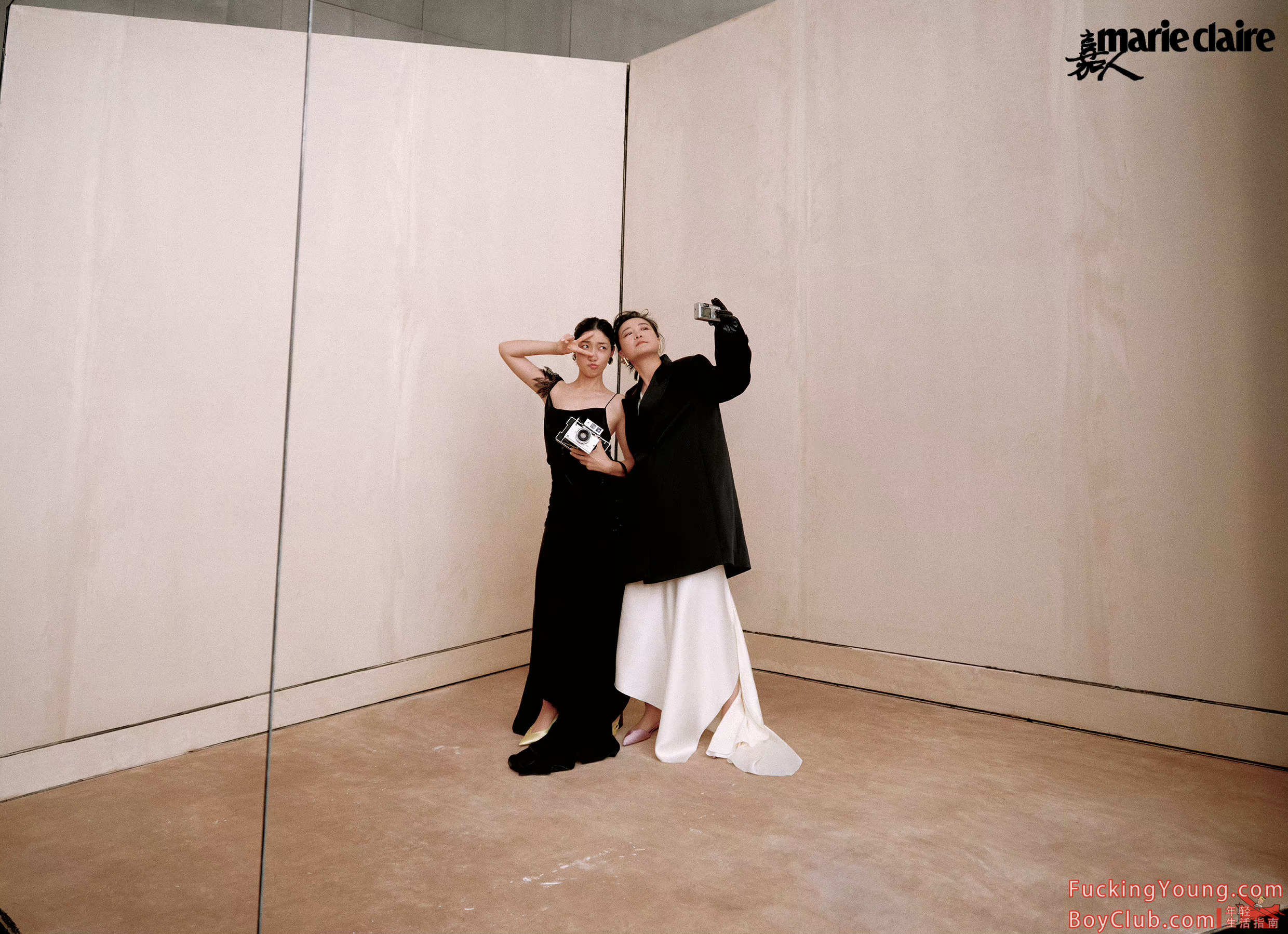 嘉人：贾玲 X 安藤樱 双A大女主互拍同框！