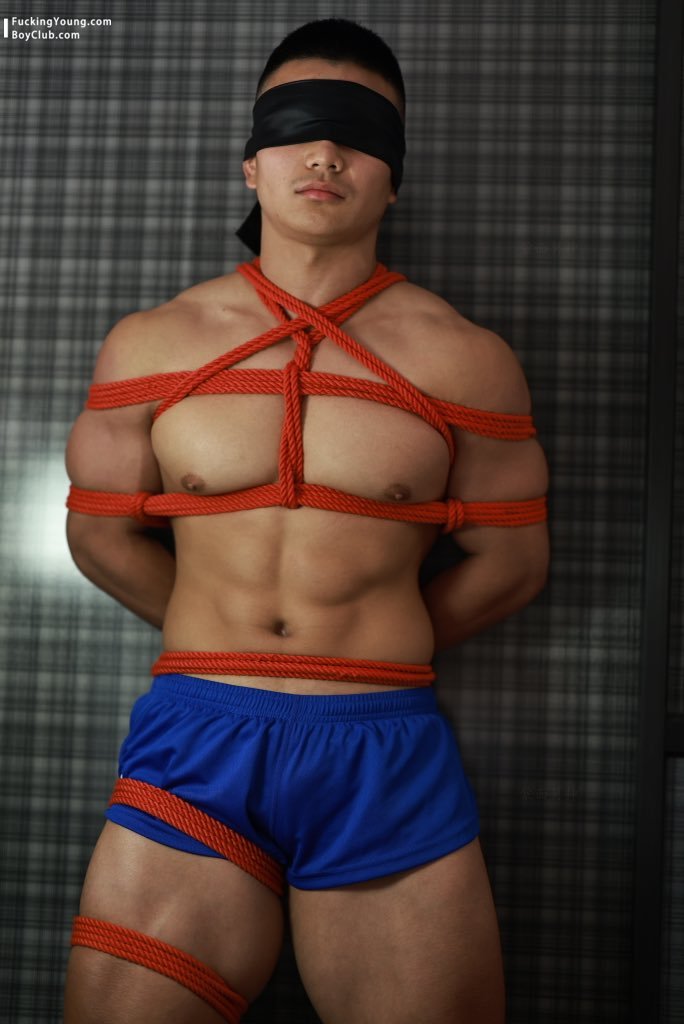 好男孩不打架系列：俩肌肉男孩打架和单独超燃！寫真集！