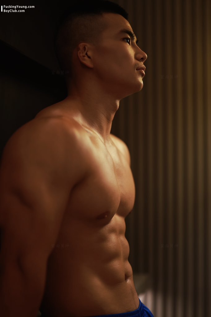 好男孩不打架系列：俩肌肉男孩打架和单独超燃！寫真集！