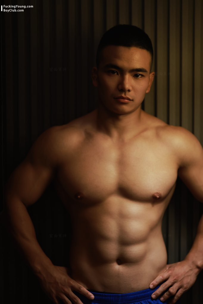 好男孩不打架系列：俩肌肉男孩打架和单独超燃！寫真集！